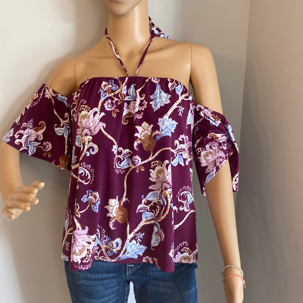 White House Black market women’s size 6 off the shoulder top